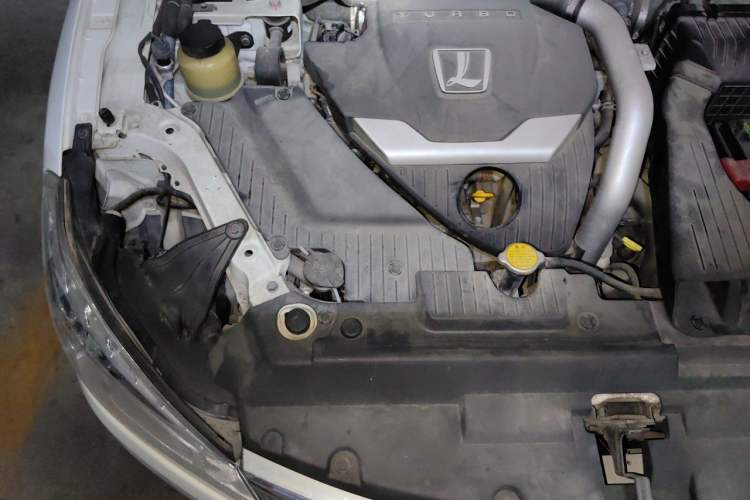 Used Luxgen 5 2014 Dance Limited Edition 1.8T Automatic Luxury Version Engine Bay Right