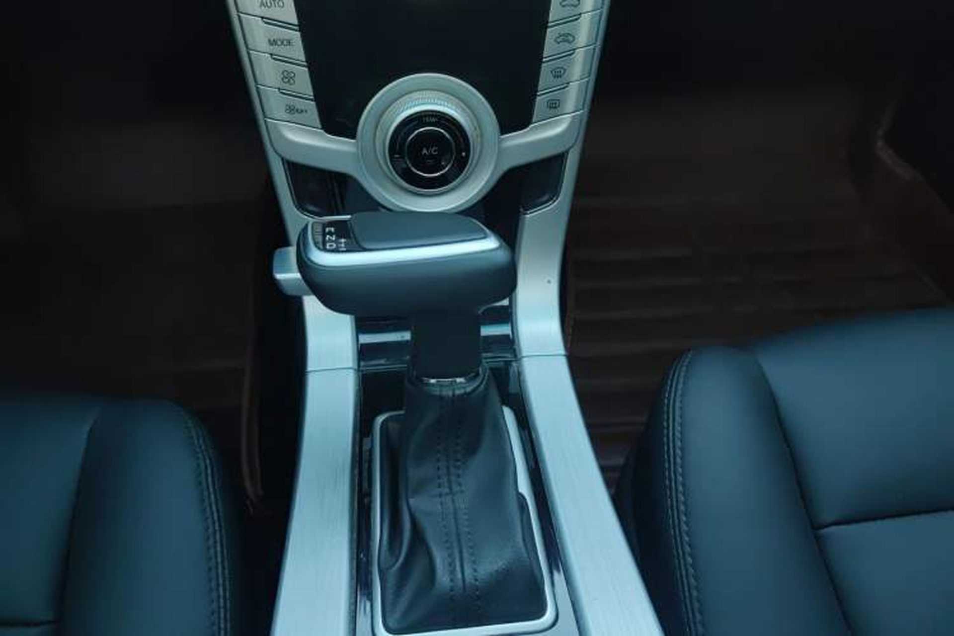 Used Luxgen 5 2014 Dance Limited Edition 1.8T Automatic Luxury Version Gear Lever