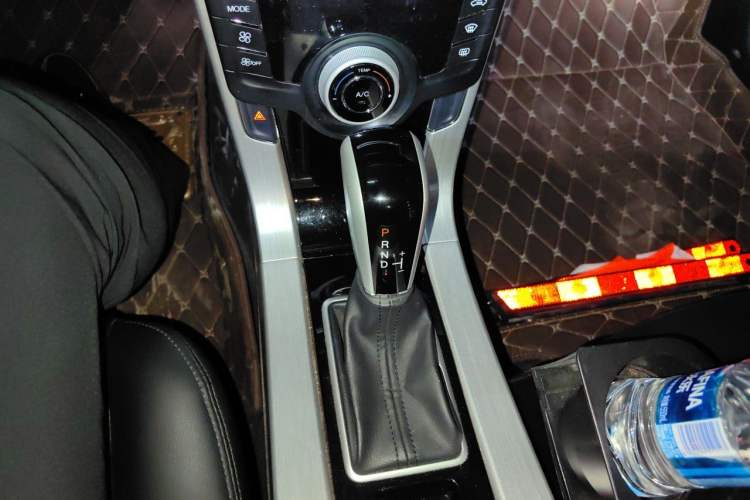 Used Luxgen 5 2014 Dance Limited Edition 1.8T Automatic Luxury Version Gear Lever
