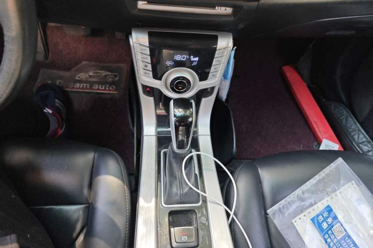 Used Luxgen 5 2014 Dance Limited Edition 1.8T Automatic Prestige Model Gear Lever
