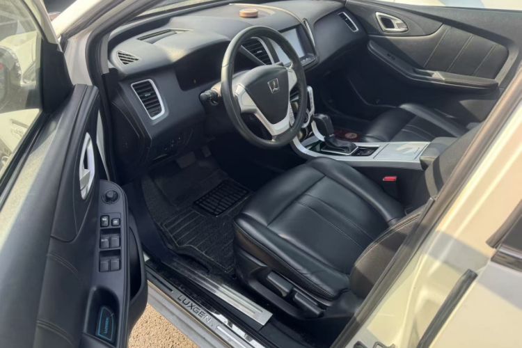 Used Luxgen 5 2014 Dance Limited Edition 1.8T Automatic Luxury Version Interior 2