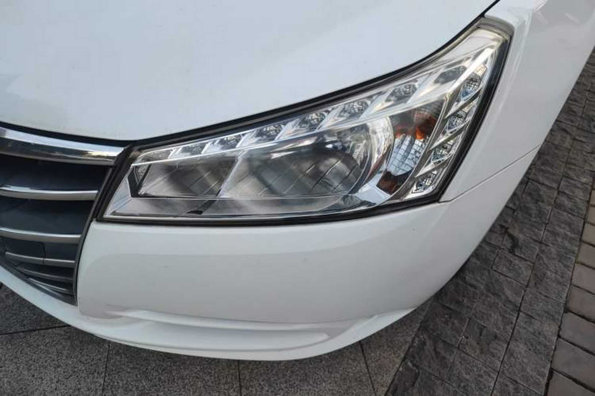 Used Luxgen 5 2014 Dance Limited Edition 1.8T Automatic Luxury Version Left Front Headlight