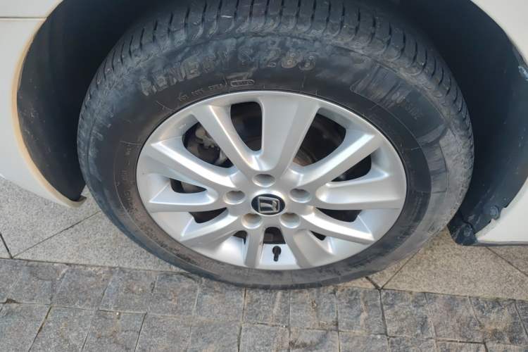 Used Luxgen 5 2014 Dance Limited Edition 1.8T Automatic Luxury Version Left Front Wheel Hub