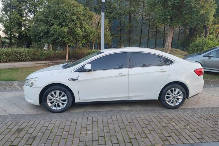 Used Luxgen 5 2014 Dance Limited Edition 1.8T Automatic Luxury Version Left Side