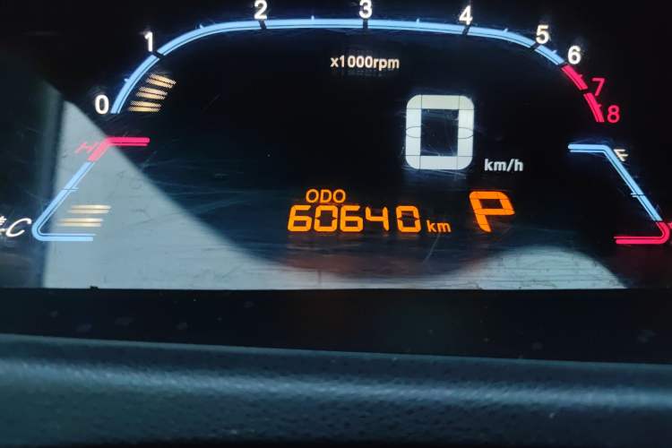 Used Luxgen 5 2014 Dance Limited Edition 1.8T Automatic Luxury Version Odometer Close Up