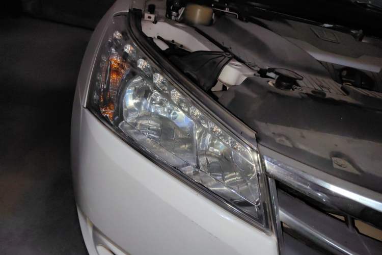 Used Luxgen 5 2014 Dance Limited Edition 1.8T Automatic Luxury Version Right Front Headlight
