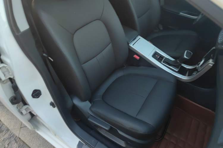Used Luxgen 5 2014 Dance Limited Edition 1.8T Automatic Luxury Version Right Front Seat