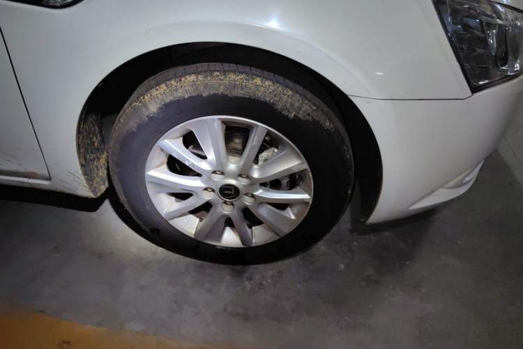 Used Luxgen 5 2014 Dance Limited Edition 1.8T Automatic Luxury Version Right Front Wheel Hub