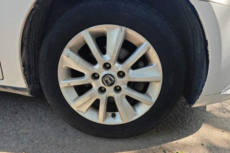 Used Luxgen 5 2014 Dance Limited Edition 1.8T Automatic Prestige Model Right Front Wheel Hub