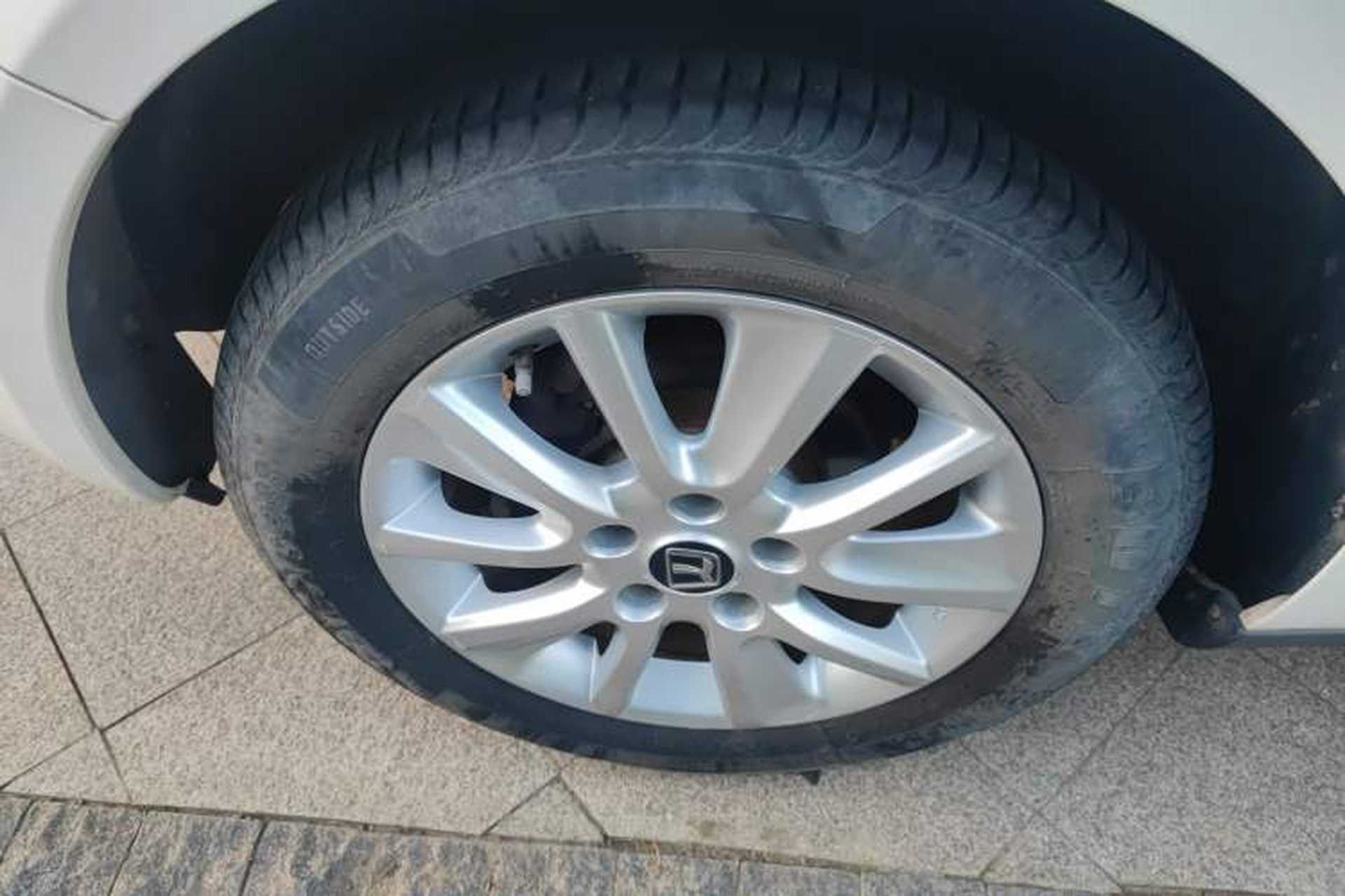 Used Luxgen 5 2014 Dance Limited Edition 1.8T Automatic Luxury Version Right Rear Wheel Hub