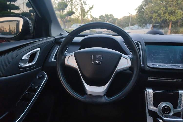 Used Luxgen 5 2014 Dance Limited Edition 1.8T Automatic Luxury Version Steering Wheel