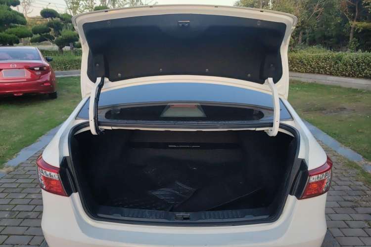 Used Luxgen 5 2014 Dance Limited Edition 1.8T Automatic Luxury Version Trunk
