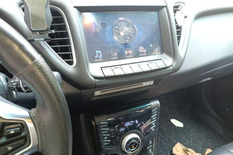 Used Luxgen 5 2015 1.8T Automatic ZhiZun Model Audio And AC Panel