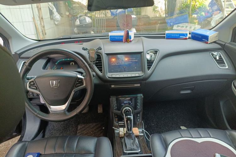 Used Luxgen 5 2015 1.8T Automatic ZhiZun Model Center Console