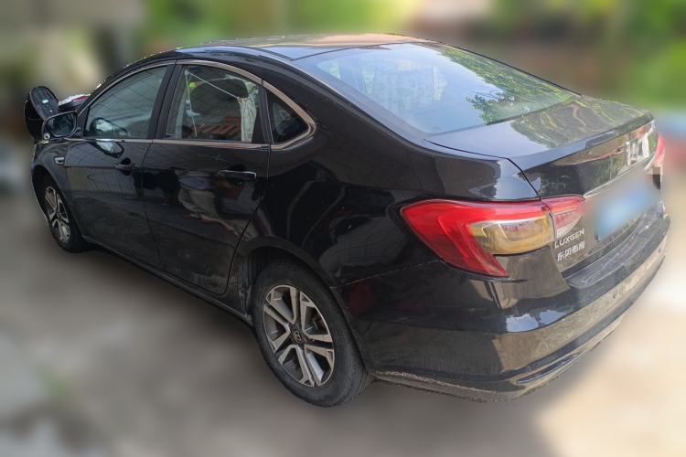 Used Luxgen 5 2015 1.8T Automatic ZhiZun Model Rear Left 45 Deg