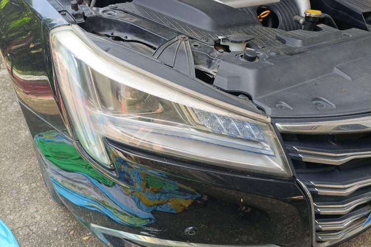 Used Luxgen 5 2015 1.8T Automatic ZhiZun Model Right Front Headlight