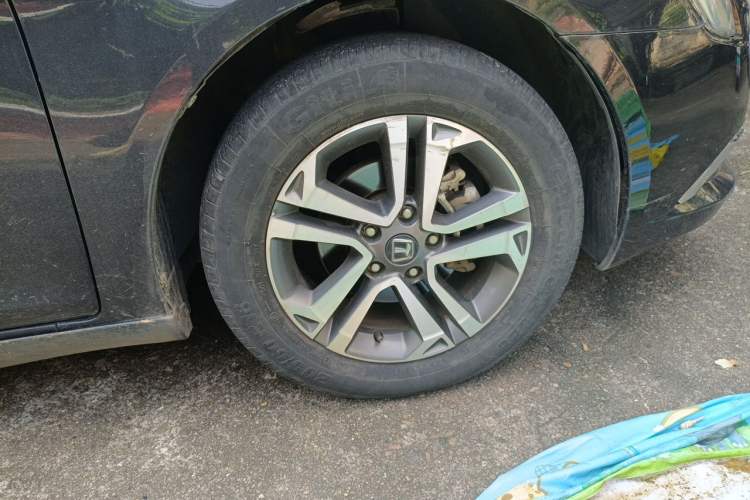 Used Luxgen 5 2015 1.8T Automatic ZhiZun Model Right Front Wheel Hub