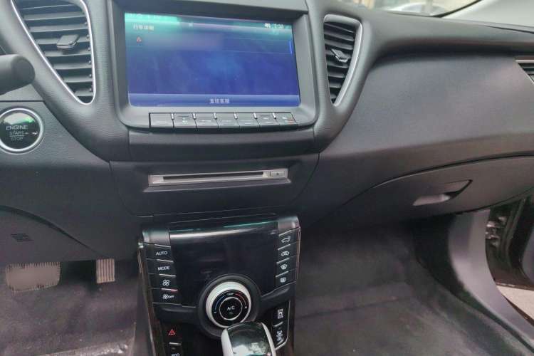 Used Luxgen 5 2015 1.8T Automatic Flagship Model Audio And AC Panel
