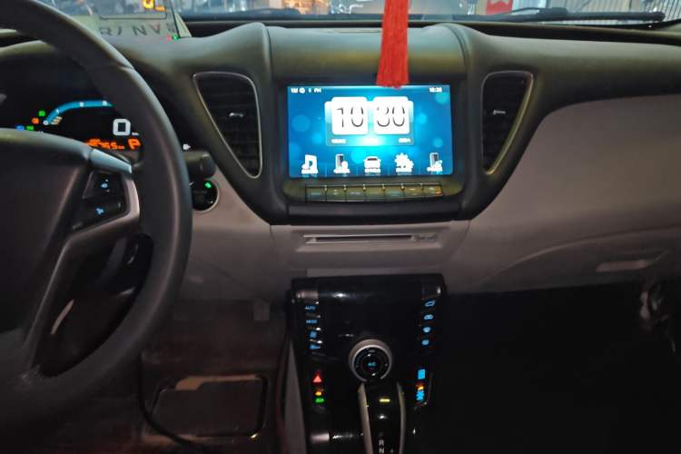 Used Luxgen 5 2015 1.8T Automatic ZhiZun Model Audio And AC Panel