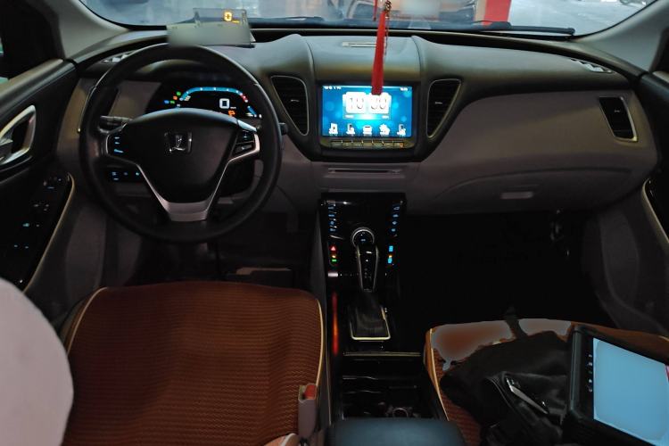 Used Luxgen 5 2015 1.8T Automatic ZhiZun Model Center Console