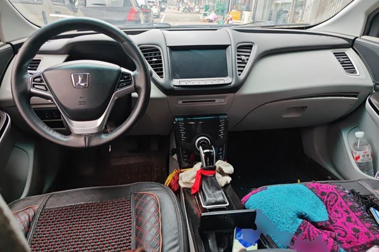Used Luxgen 5 2015 1.8T Automatic ZhiZun Model Center Console