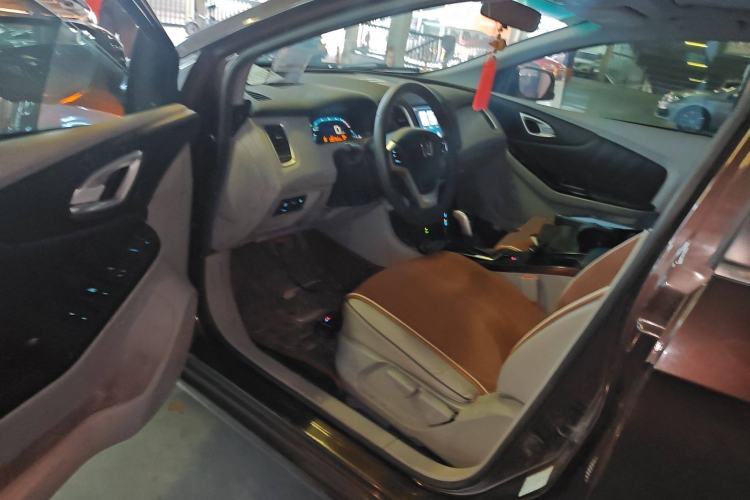 Used Luxgen 5 2015 1.8T Automatic ZhiZun Model Driver Seat