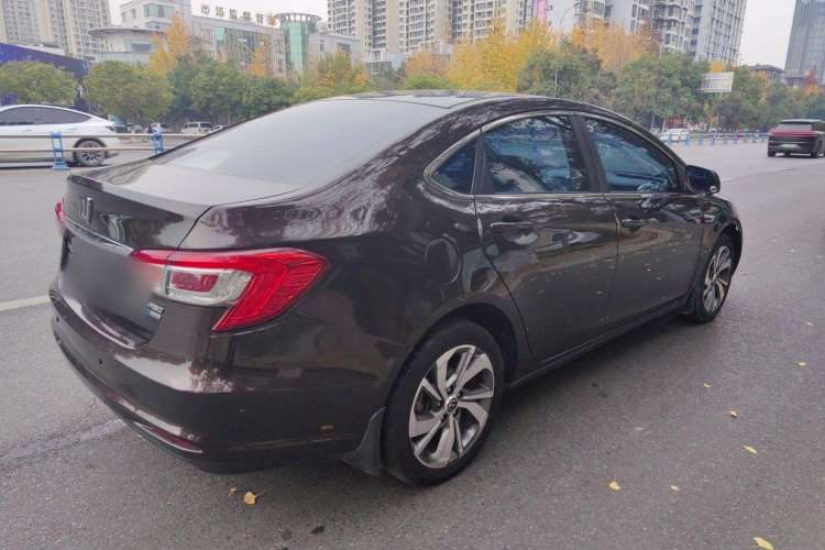 Used Luxgen 5 2015 1.8T Automatic Flagship Model Exterior 4
