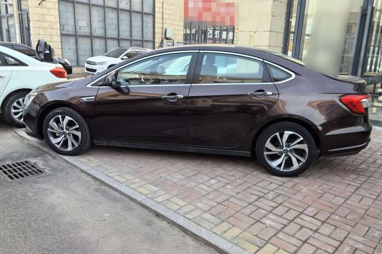 Used Luxgen 5 2015 1.8T Automatic Flagship Model Exterior 7