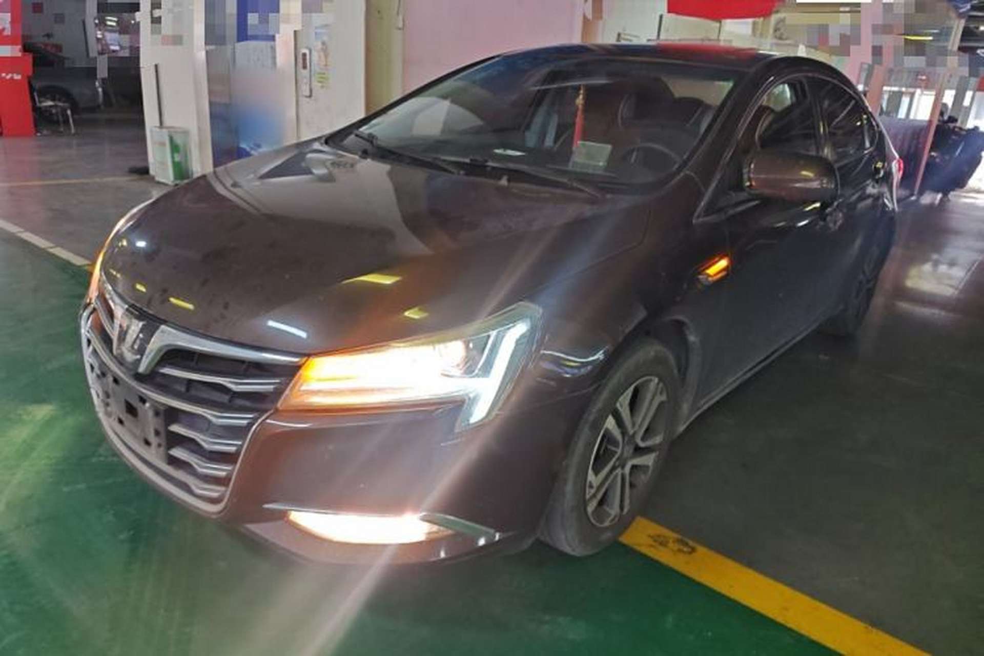Used Luxgen 5 2015 1.8T Automatic ZhiZun Model Front Left 45 Deg