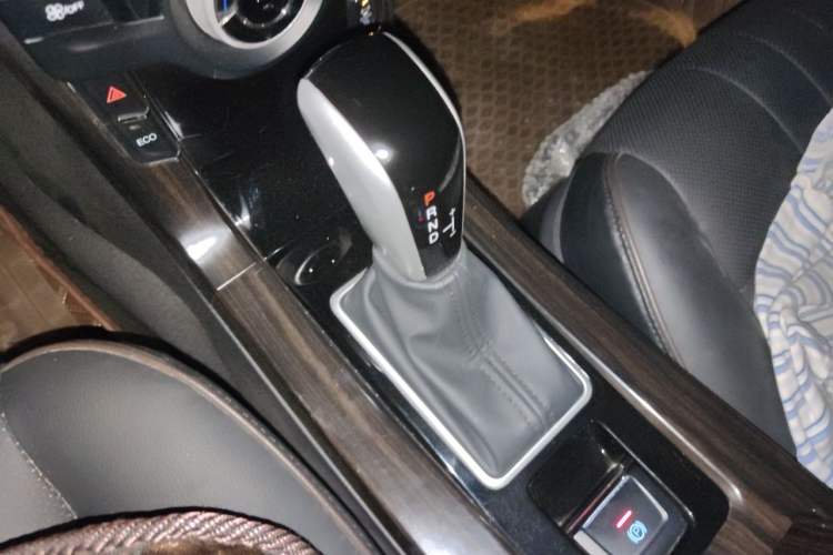 Used Luxgen 5 2015 1.8T Automatic ZhiZun Model Gear Lever