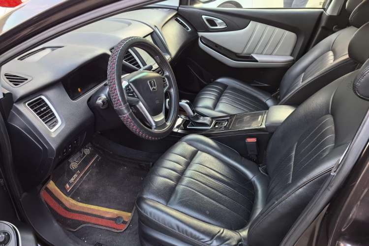 Used Luxgen 5 2015 1.8T Automatic Flagship Model Interior 1