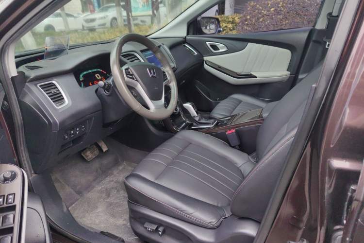 Used Luxgen 5 2015 1.8T Automatic Flagship Model Interior 2