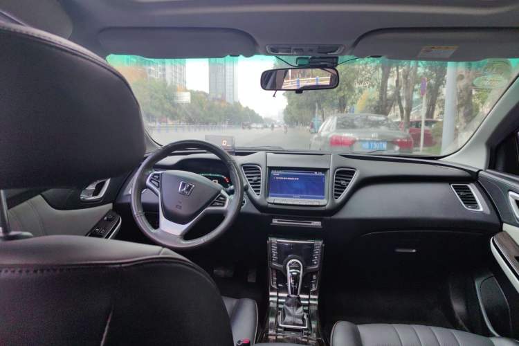 Used Luxgen 5 2015 1.8T Automatic Flagship Model Interior 3
