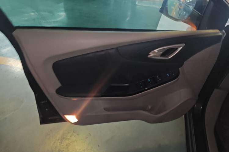 Used Luxgen 5 2015 1.8T Automatic ZhiZun Model Left Front Door Interior