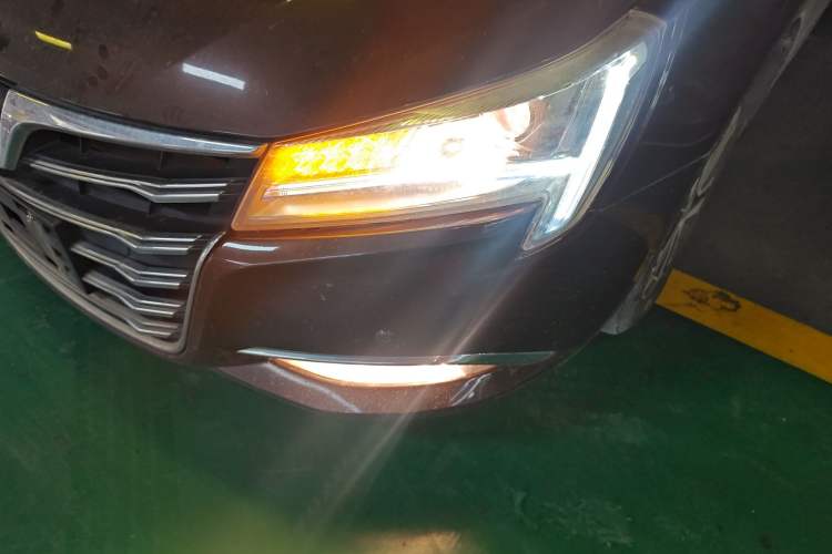 Used Luxgen 5 2015 1.8T Automatic ZhiZun Model Left Front Headlight