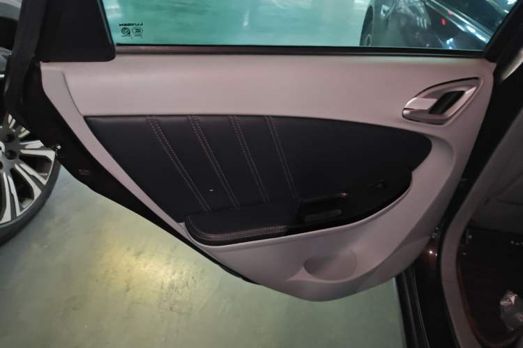Used Luxgen 5 2015 1.8T Automatic ZhiZun Model Left Rear Door Interior