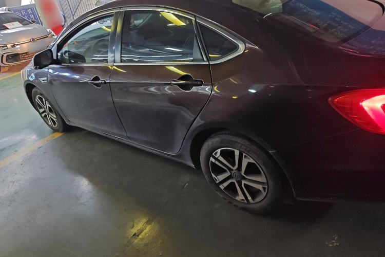 Used Luxgen 5 2015 1.8T Automatic ZhiZun Model Left Side