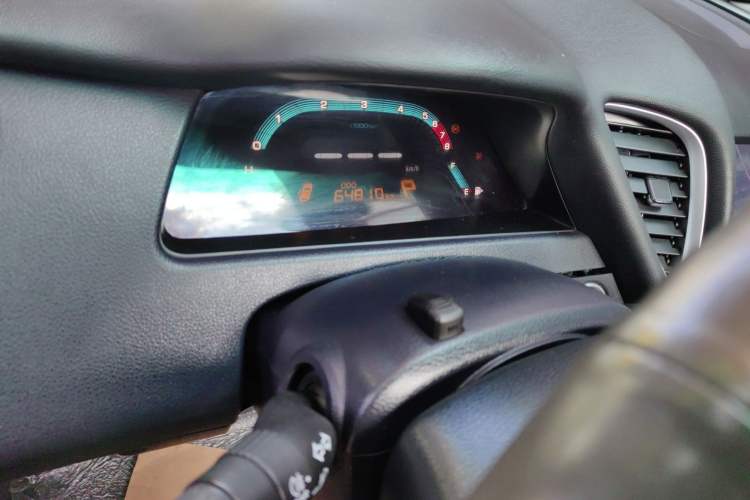 Used Luxgen 5 2015 1.8T Automatic Flagship Model Odometer Close Up