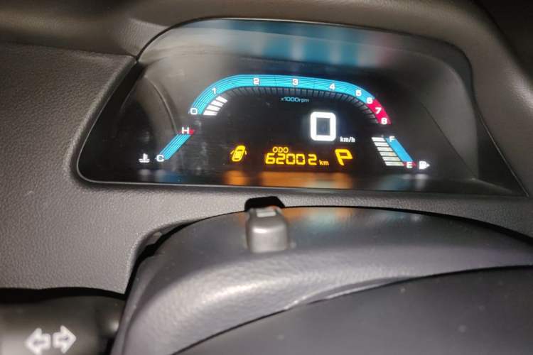 Used Luxgen 5 2015 1.8T Automatic ZhiZun Model Odometer Close Up