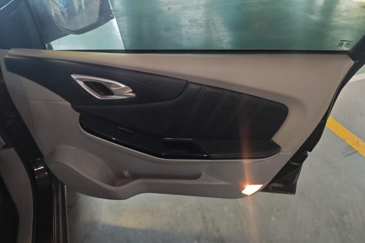 Used Luxgen 5 2015 1.8T Automatic ZhiZun Model Right Front Door Interior