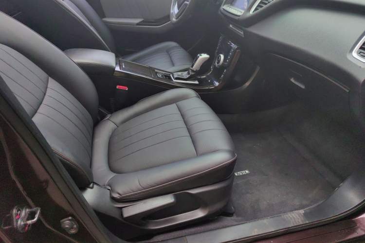 Used Luxgen 5 2015 1.8T Automatic Flagship Model Right Front Seat