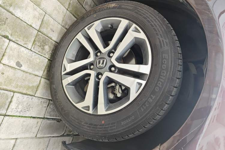 Used Luxgen 5 2015 1.8T Automatic ZhiZun Model Right Front Wheel Hub