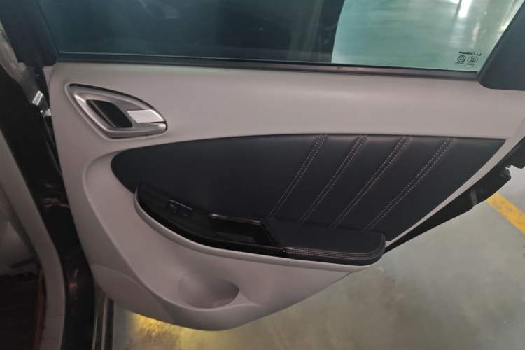 Used Luxgen 5 2015 1.8T Automatic ZhiZun Model Right Rear Door Interior