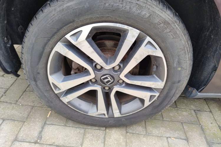 Used Luxgen 5 2015 1.8T Automatic ZhiZun Model Right Rear Wheel Hub