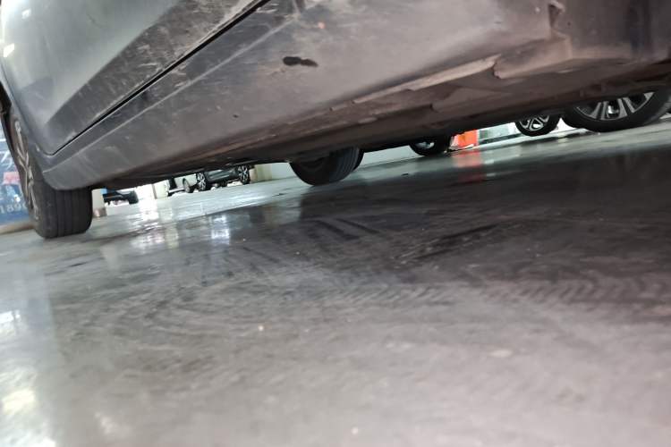 Used Luxgen 5 2015 1.8T Automatic ZhiZun Model Right Side Sill