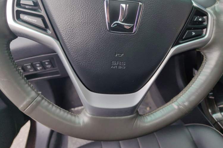 Used Luxgen 5 2015 1.8T Automatic Flagship Model Steering Wheel