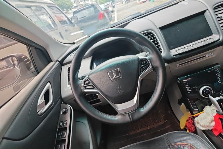 Used Luxgen 5 2015 1.8T Automatic ZhiZun Model Steering Wheel