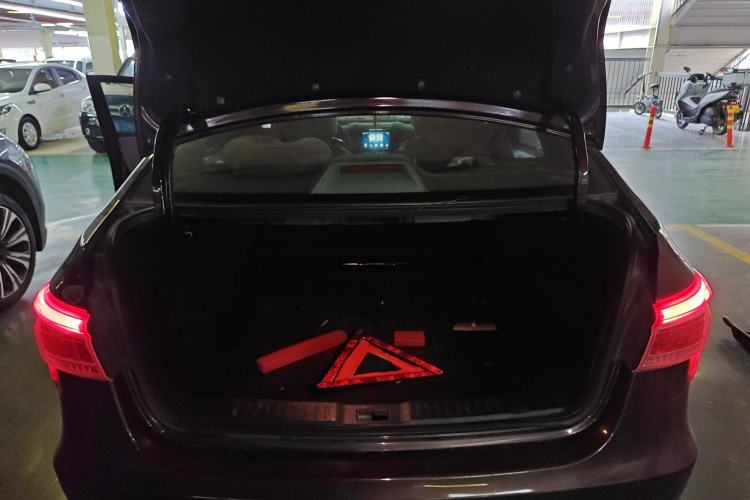 Used Luxgen 5 2015 1.8T Automatic ZhiZun Model Trunk