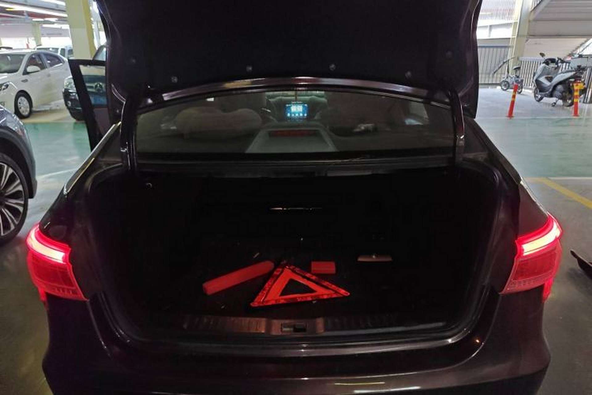 Used Luxgen 5 2015 1.8T Automatic ZhiZun Model Trunk