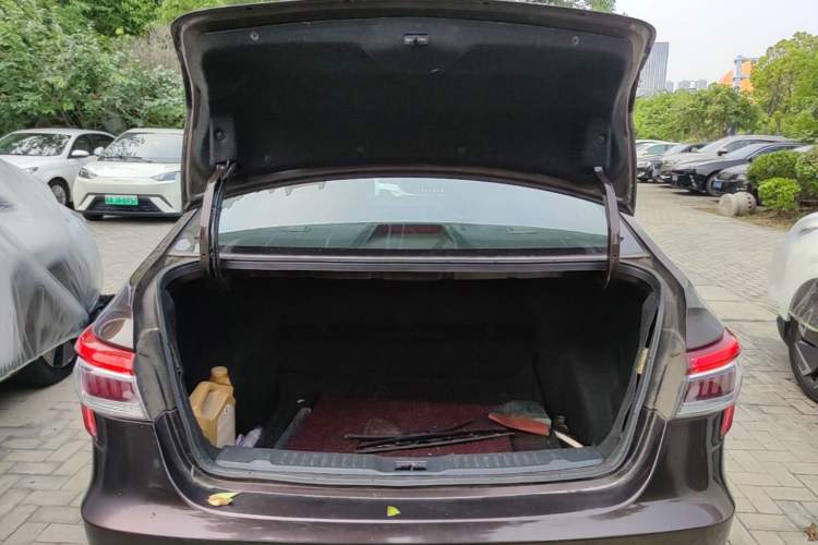 Used Luxgen 5 2015 1.8T Automatic ZhiZun Model Trunk
